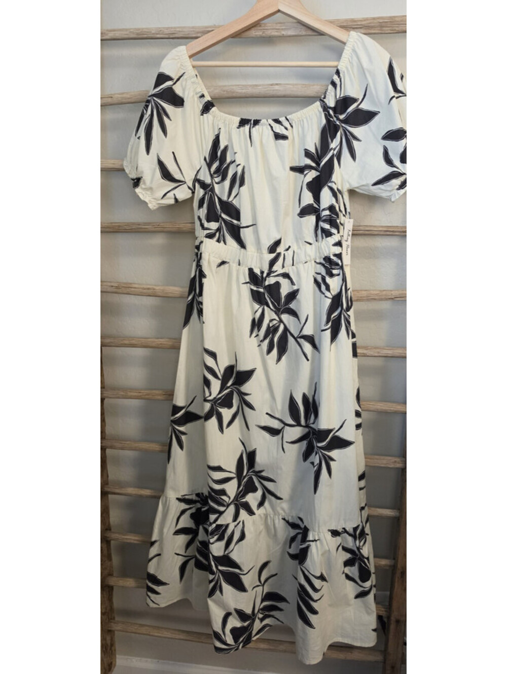 Falling Flower White Black Floral Maxi Dress Puff Short Sleeve Elastic Waist M